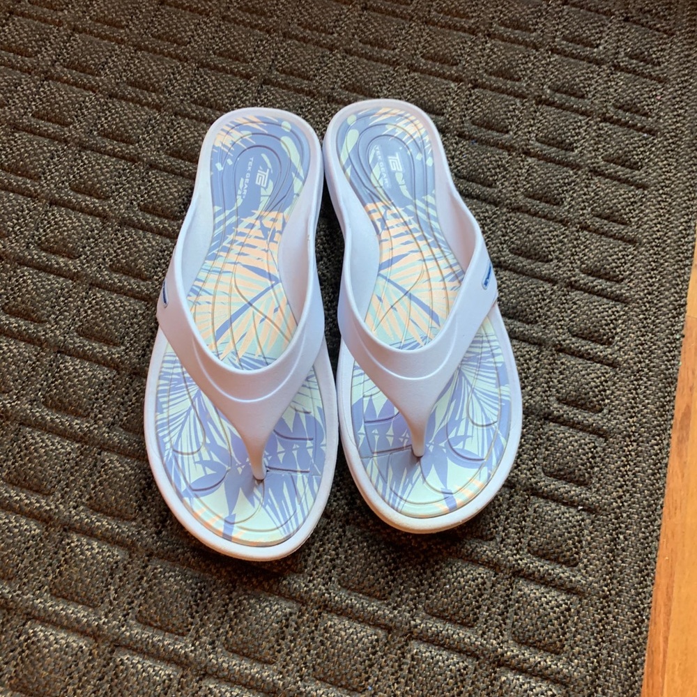 tek gear flip flops!